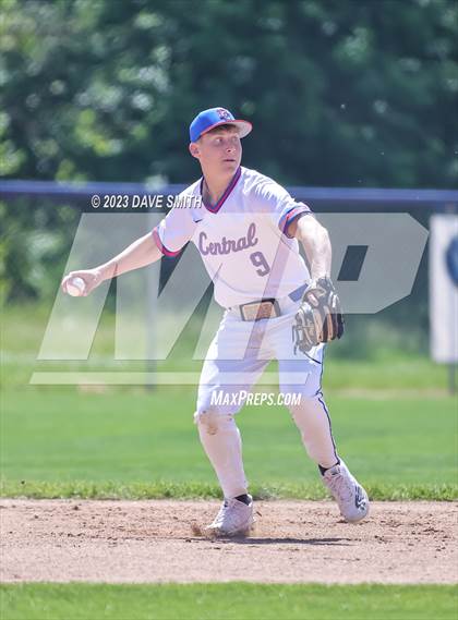 Thumbnail 3 in Anamosa @ Davenport Central photogallery.