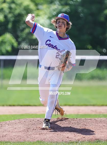 Thumbnail 2 in Anamosa @ Davenport Central photogallery.
