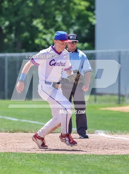 Thumbnail 3 in Anamosa @ Davenport Central photogallery.