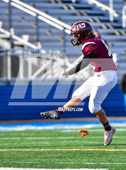 Thumbnail 1 in North Shore vs. Cold Spring Harbor (Section VIII Nassau IV Championship) photogallery.