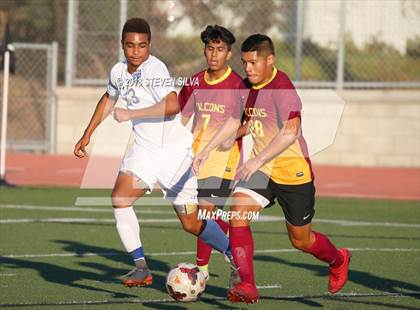 Thumbnail 2 in El Toro vs. Torrey Pines (23rd Annual SoCal Soccer Classic) photogallery.