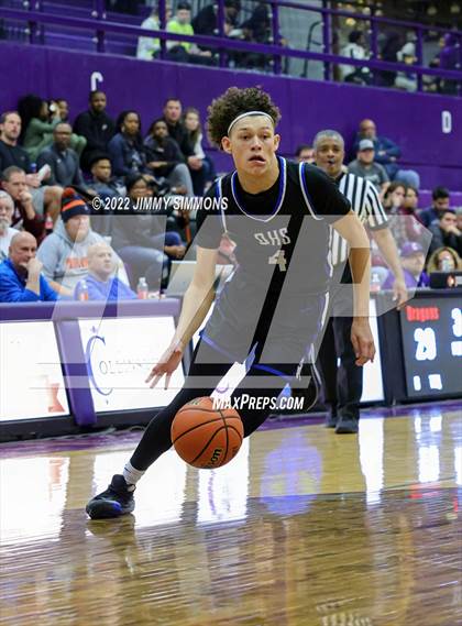 Thumbnail 2 in Quincy vs. Rockford East (Prairie Farms Holiday Classic) photogallery.