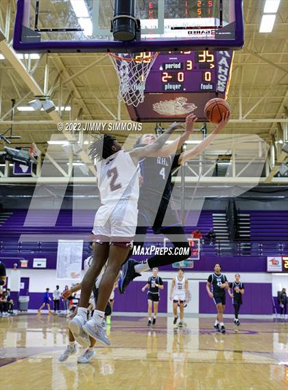 Thumbnail 1 in Quincy vs. Rockford East (Prairie Farms Holiday Classic) photogallery.