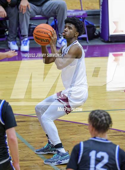 Thumbnail 3 in Quincy vs. Rockford East (Prairie Farms Holiday Classic) photogallery.