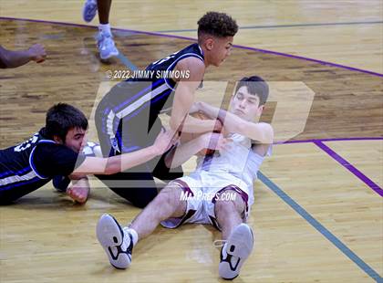 Thumbnail 2 in Quincy vs. Rockford East (Prairie Farms Holiday Classic) photogallery.