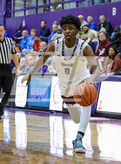 Thumbnail 3 in Quincy vs. Rockford East (Prairie Farms Holiday Classic) photogallery.