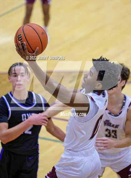 Thumbnail 1 in Quincy vs. Rockford East (Prairie Farms Holiday Classic) photogallery.