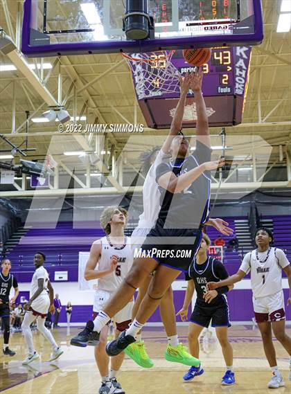 Thumbnail 1 in Quincy vs. Rockford East (Prairie Farms Holiday Classic) photogallery.