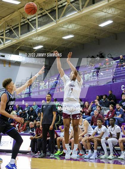 Thumbnail 3 in Quincy vs. Rockford East (Prairie Farms Holiday Classic) photogallery.