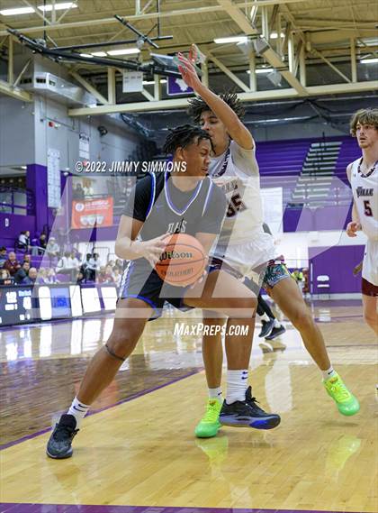 Thumbnail 3 in Quincy vs. Rockford East (Prairie Farms Holiday Classic) photogallery.