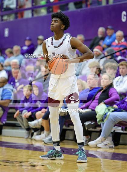 Thumbnail 3 in Quincy vs. Rockford East (Prairie Farms Holiday Classic) photogallery.
