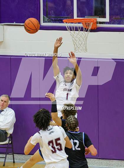 Thumbnail 2 in Quincy vs. Rockford East (Prairie Farms Holiday Classic) photogallery.