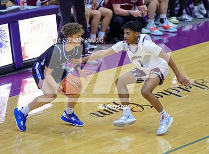 Thumbnail 1 in Quincy vs. Rockford East (Prairie Farms Holiday Classic) photogallery.