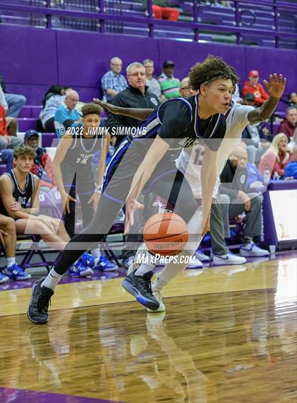 Thumbnail 2 in Quincy vs. Rockford East (Prairie Farms Holiday Classic) photogallery.