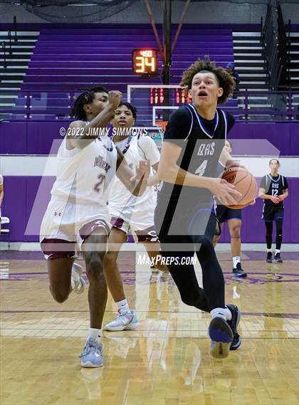 Thumbnail 2 in Quincy vs. Rockford East (Prairie Farms Holiday Classic) photogallery.