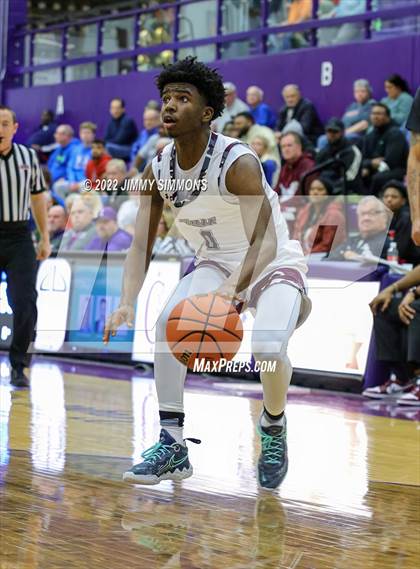 Thumbnail 1 in Quincy vs. Rockford East (Prairie Farms Holiday Classic) photogallery.