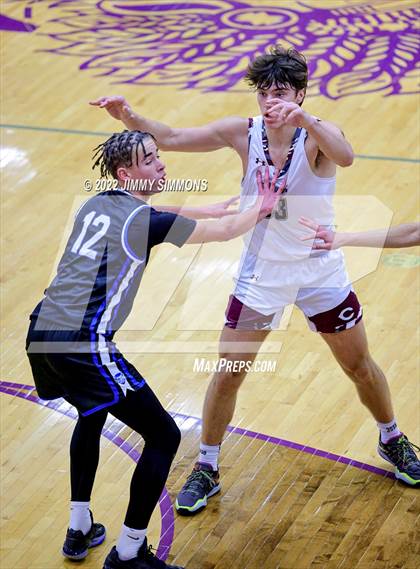 Thumbnail 3 in Quincy vs. Rockford East (Prairie Farms Holiday Classic) photogallery.