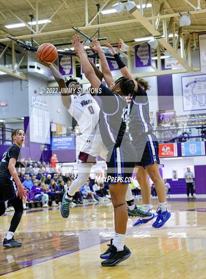 Thumbnail 2 in Quincy vs. Rockford East (Prairie Farms Holiday Classic) photogallery.