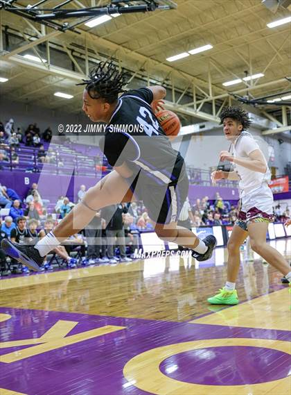 Thumbnail 2 in Quincy vs. Rockford East (Prairie Farms Holiday Classic) photogallery.