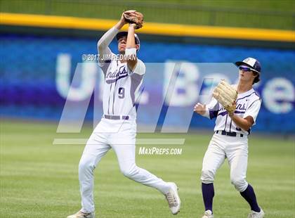 Thumbnail 1 in Port Neches-Groves vs. Grapevine (UIL 5A Final) photogallery.