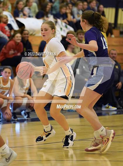 Thumbnail 1 in North/Waukesha South vs. Kettle Moraine photogallery.