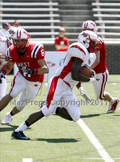 Thumbnail 3 in Lakota West vs. La Salle (Skyline Crosstown Showdown) photogallery.