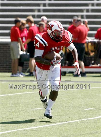 Thumbnail 3 in Lakota West vs. La Salle (Skyline Crosstown Showdown) photogallery.