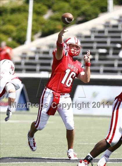 Thumbnail 2 in Lakota West vs. La Salle (Skyline Crosstown Showdown) photogallery.