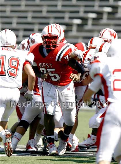 Thumbnail 3 in Lakota West vs. La Salle (Skyline Crosstown Showdown) photogallery.