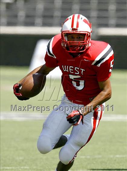 Thumbnail 2 in Lakota West vs. La Salle (Skyline Crosstown Showdown) photogallery.