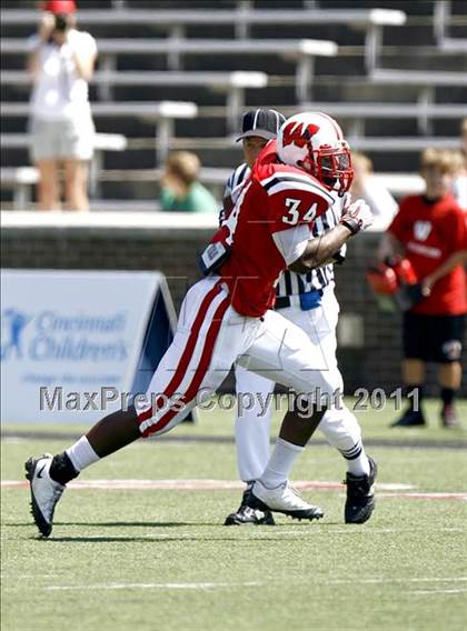 Thumbnail 3 in Lakota West vs. La Salle (Skyline Crosstown Showdown) photogallery.