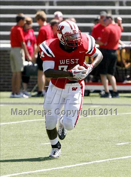 Thumbnail 2 in Lakota West vs. La Salle (Skyline Crosstown Showdown) photogallery.