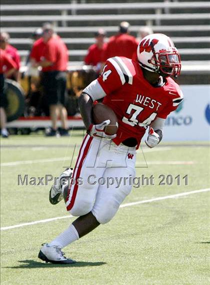 Thumbnail 3 in Lakota West vs. La Salle (Skyline Crosstown Showdown) photogallery.