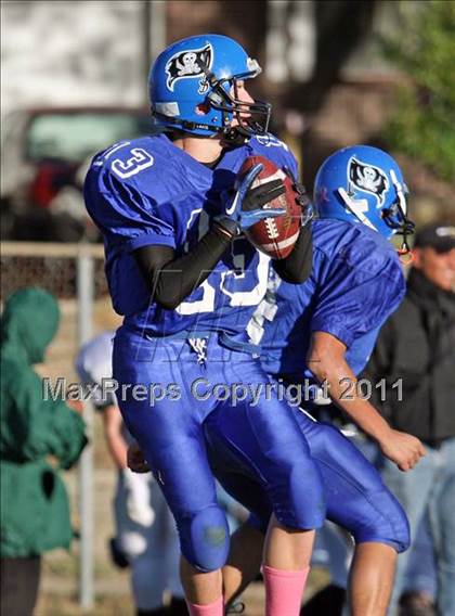 Thumbnail 2 in JV: D'Evelyn vs Alameda photogallery.