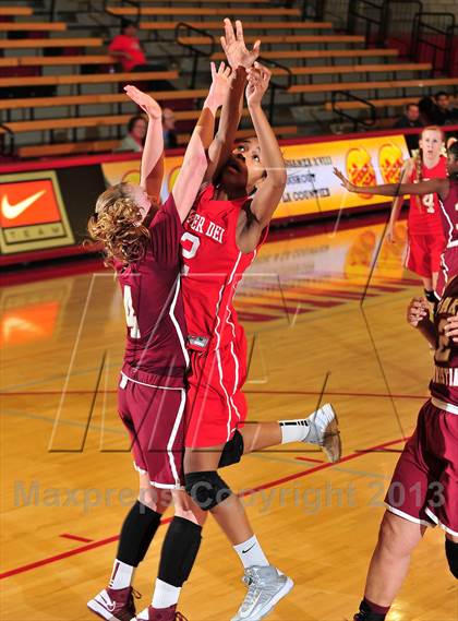 Thumbnail 3 in Oaks Christian @ Mater Dei (Nike Extravaganza) photogallery.