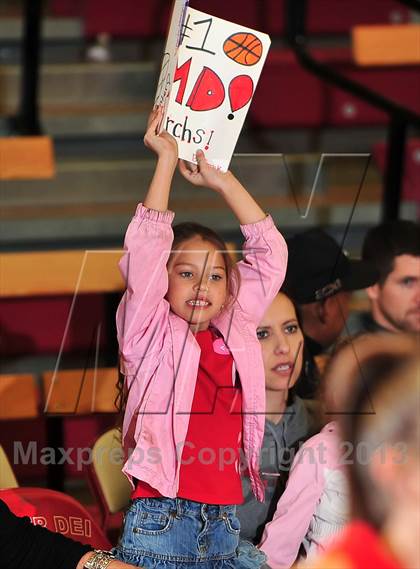 Thumbnail 2 in Oaks Christian @ Mater Dei (Nike Extravaganza) photogallery.