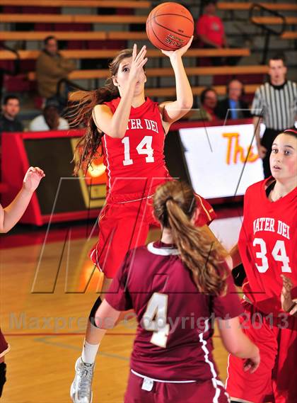 Thumbnail 3 in Oaks Christian @ Mater Dei (Nike Extravaganza) photogallery.