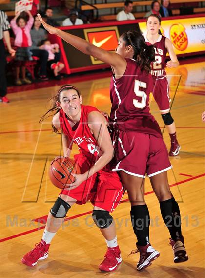 Thumbnail 1 in Oaks Christian @ Mater Dei (Nike Extravaganza) photogallery.