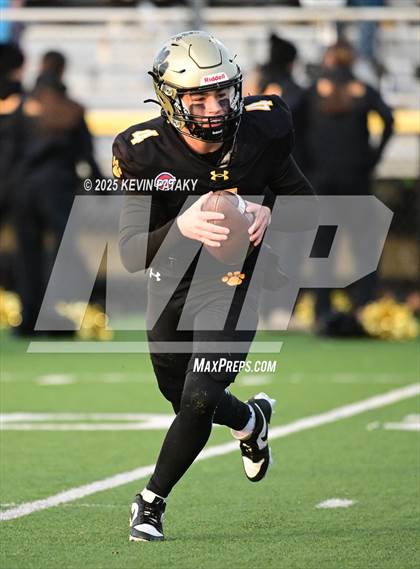 Thumbnail 3 in Nonnewaug CoOp @ Daniel Hand (CIAC Class SS Semifinal) photogallery.