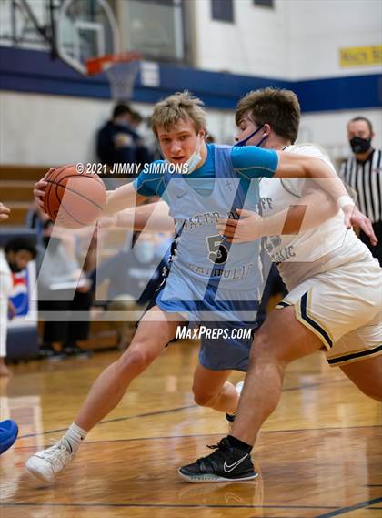 Thumbnail 3 in Mater Dei @ Althoff Catholic photogallery.