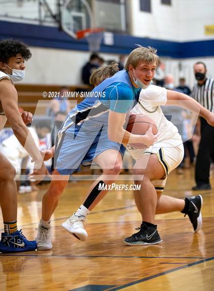Thumbnail 2 in Mater Dei @ Althoff Catholic photogallery.