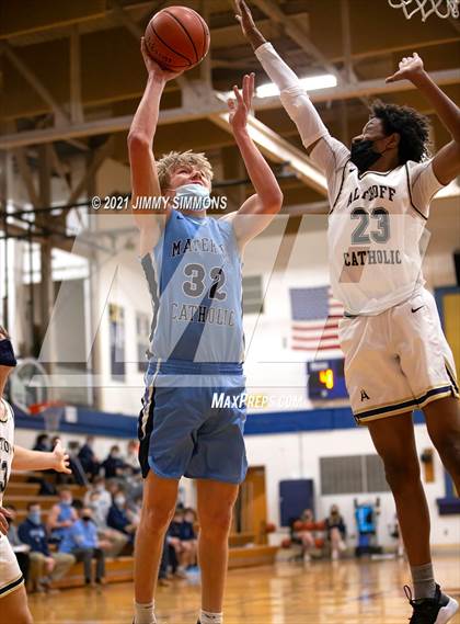Thumbnail 2 in Mater Dei @ Althoff Catholic photogallery.