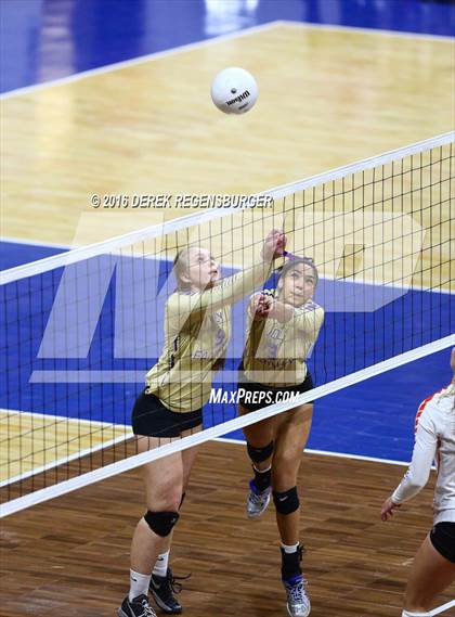 Thumbnail 3 in Holy Family vs Lewis-Palmer (CHSAA 4A Final) photogallery.