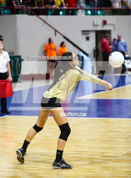 Thumbnail 3 in Holy Family vs Lewis-Palmer (CHSAA 4A Final) photogallery.