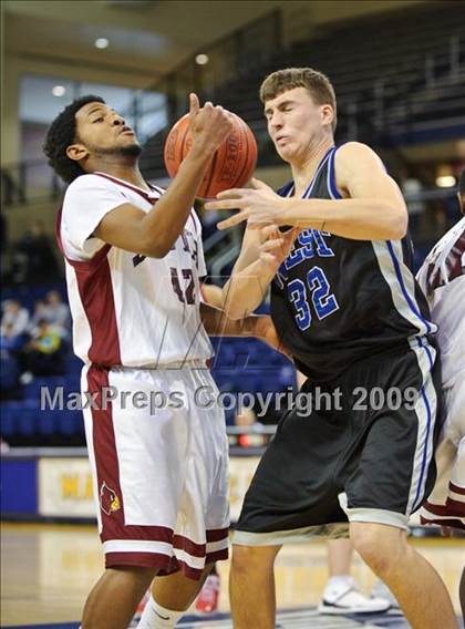 Thumbnail 2 in Milwaukee South vs. Waukesha West (Converse Eastbay Classic) photogallery.