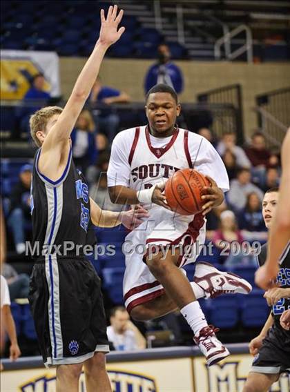 Thumbnail 1 in Milwaukee South vs. Waukesha West (Converse Eastbay Classic) photogallery.