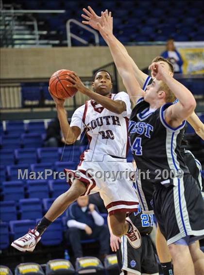 Thumbnail 3 in Milwaukee South vs. Waukesha West (Converse Eastbay Classic) photogallery.