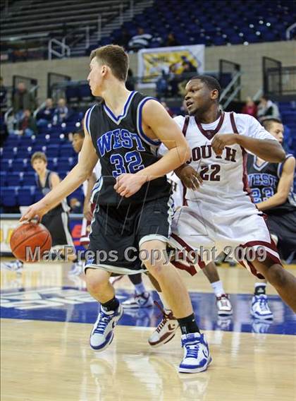 Thumbnail 1 in Milwaukee South vs. Waukesha West (Converse Eastbay Classic) photogallery.