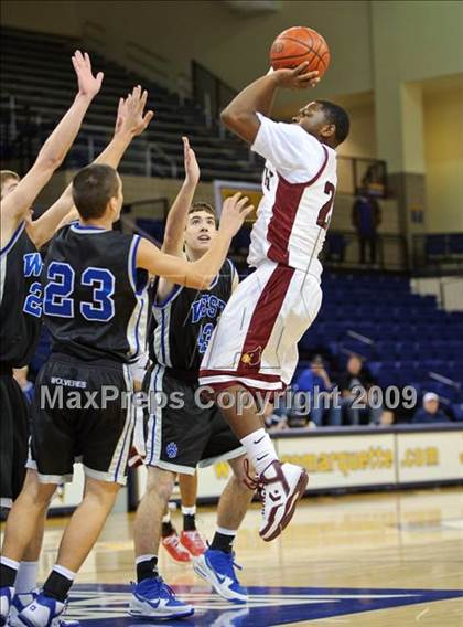 Thumbnail 3 in Milwaukee South vs. Waukesha West (Converse Eastbay Classic) photogallery.
