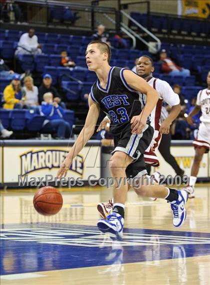 Thumbnail 2 in Milwaukee South vs. Waukesha West (Converse Eastbay Classic) photogallery.